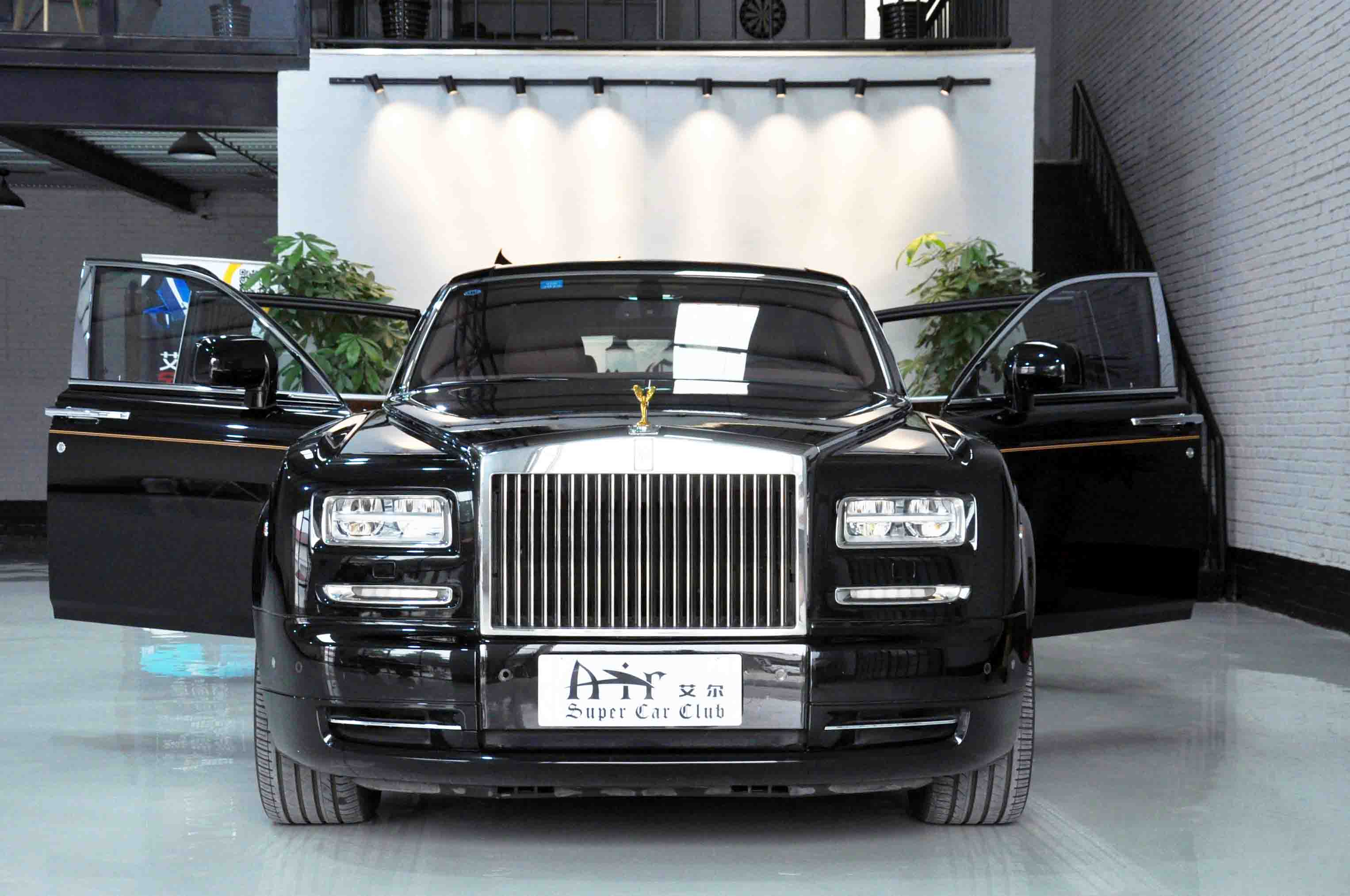 00品牌:劳斯莱斯车型:轿车颜色:黑色型号:幻影购买数量:产品详情